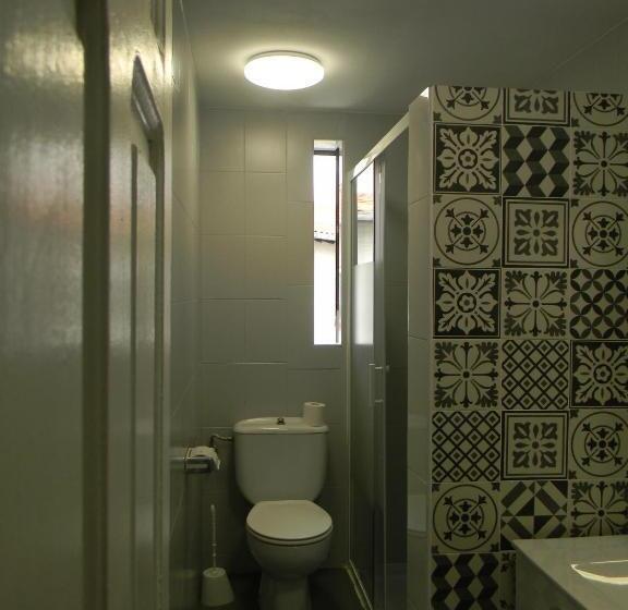 バスルーム共有のトリプルスタンダード, Pension Obel