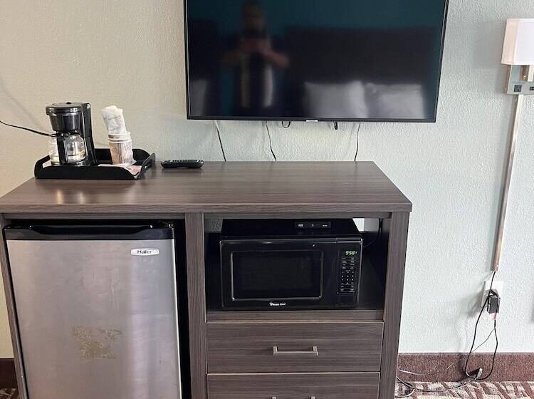 غرفه قياسيه سريرين مزدوجين, Brandon Motor Lodge