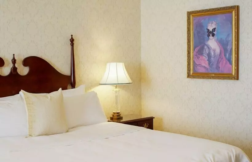 اتاق لوکس, The Bristol Hotel Campbell San Jose