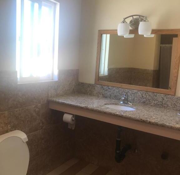 غرفة قياسية سرير كينج, All 8 Motel