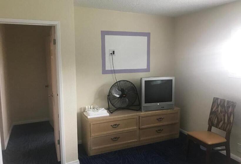 غرفة ديلوكس, All 8 Motel