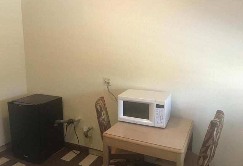 غرفة ديلوكس, All 8 Motel