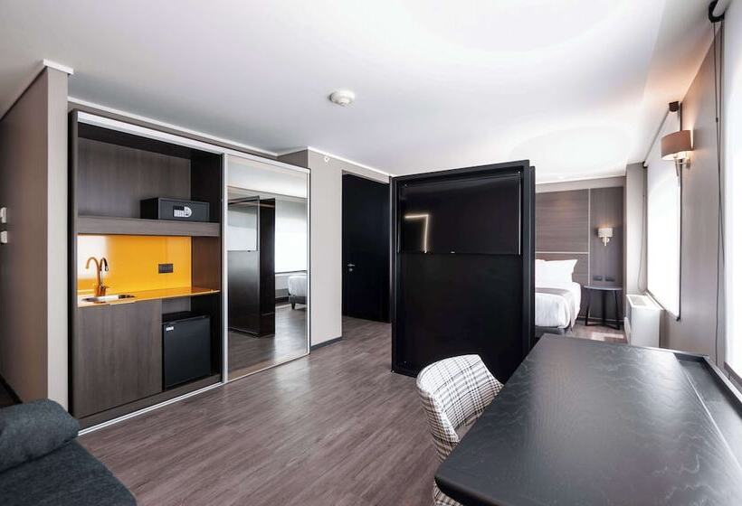 סוויטת ג'וניור מותאמת לאדם עם מוגבלויות, Ola Santiago Providencia, Tapestry Collection By Hilton