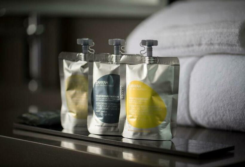 סוויטת ג'וניור מותאמת לאדם עם מוגבלויות, Ola Santiago Providencia, Tapestry Collection By Hilton