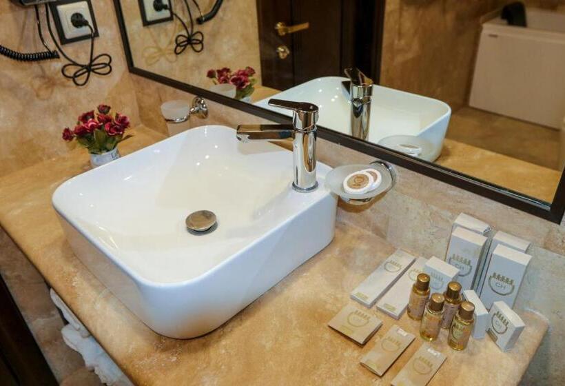 스탠다드 트리플 룸, Konyak