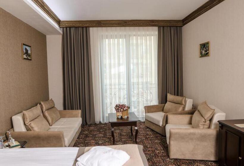 스탠다드 트리플 룸, Konyak