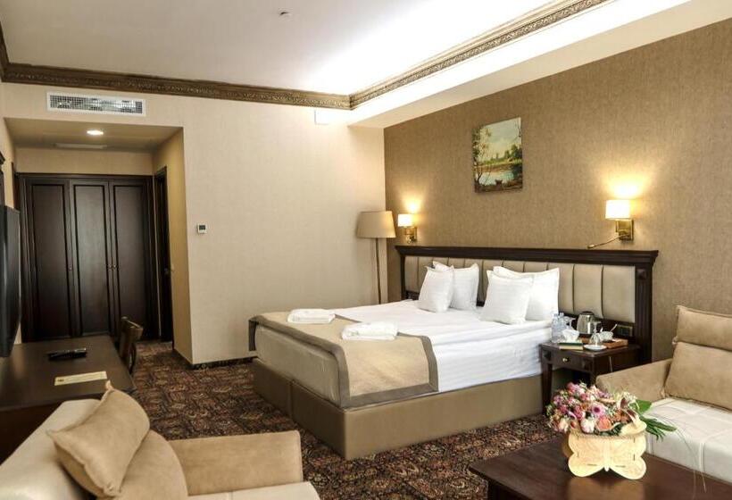 스탠다드 트리플 룸, Konyak