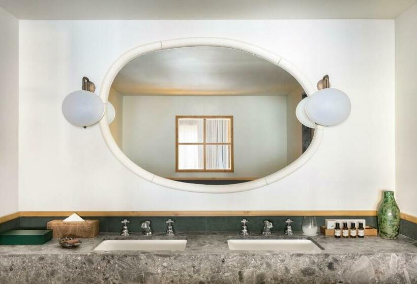 اتاق لوکس, Le Coucou Méribel