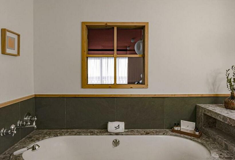 سوییت جونیور لوکس, Le Coucou Méribel