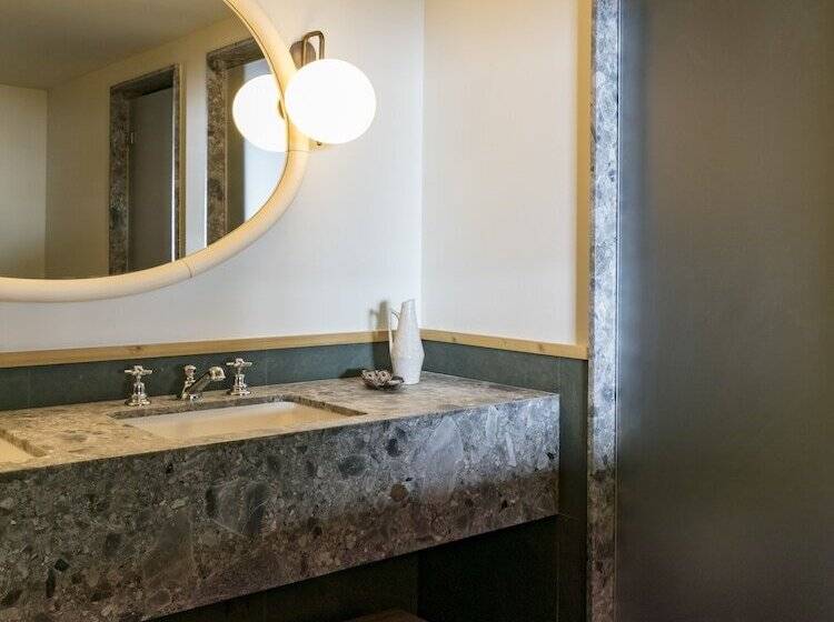 اتاق لوکس, Le Coucou Méribel