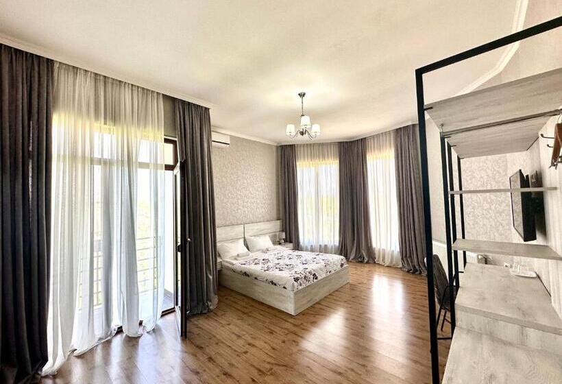 اتاق لوکس با بالکن, Flamingo