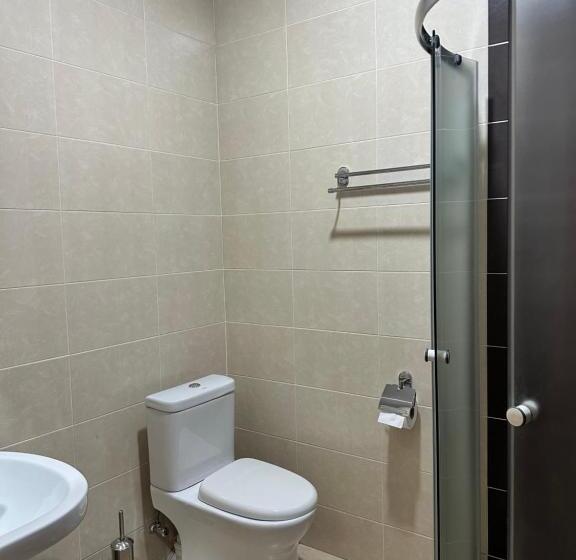 اتاق استاندارد سه تخته با بالکن, Flamingo