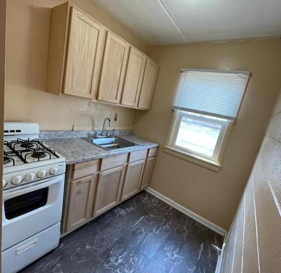 اتاق خانوادگی, Des Plaines Motel