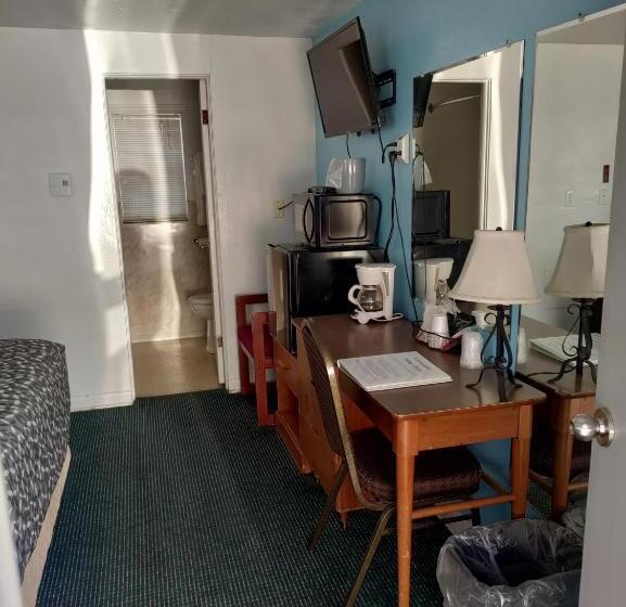 غرفة قياسية, Eight Bar B Motel