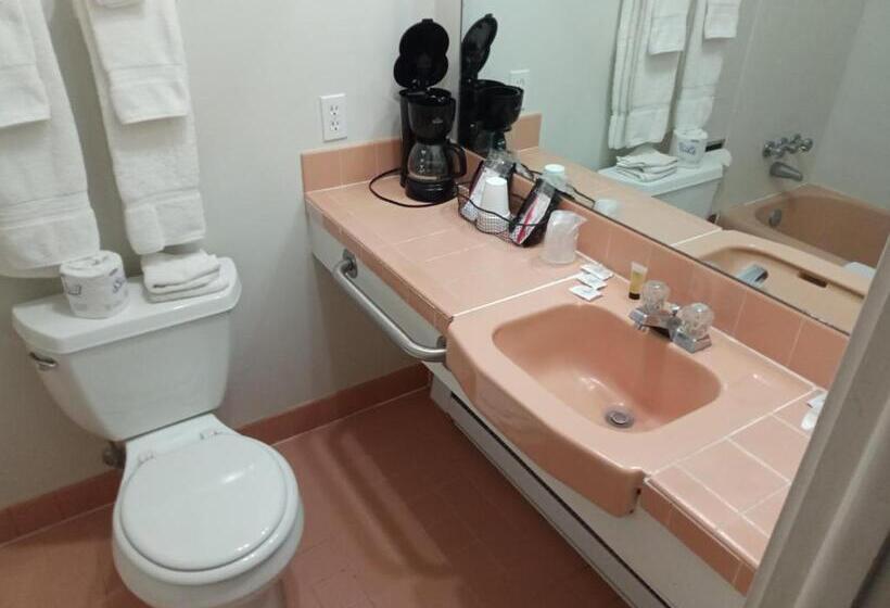 غرفة ديلوكس, Eight Bar B Motel