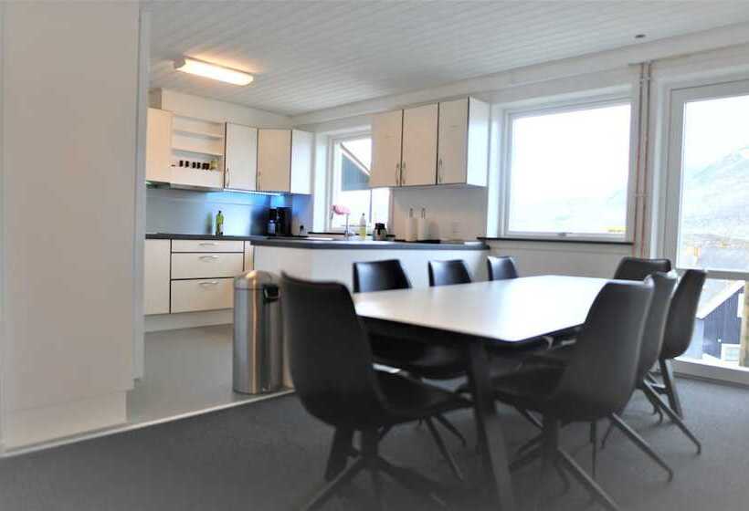 اتاق استاندارد با سرویس بهداشتی مشترک, Nuuk City Hostel