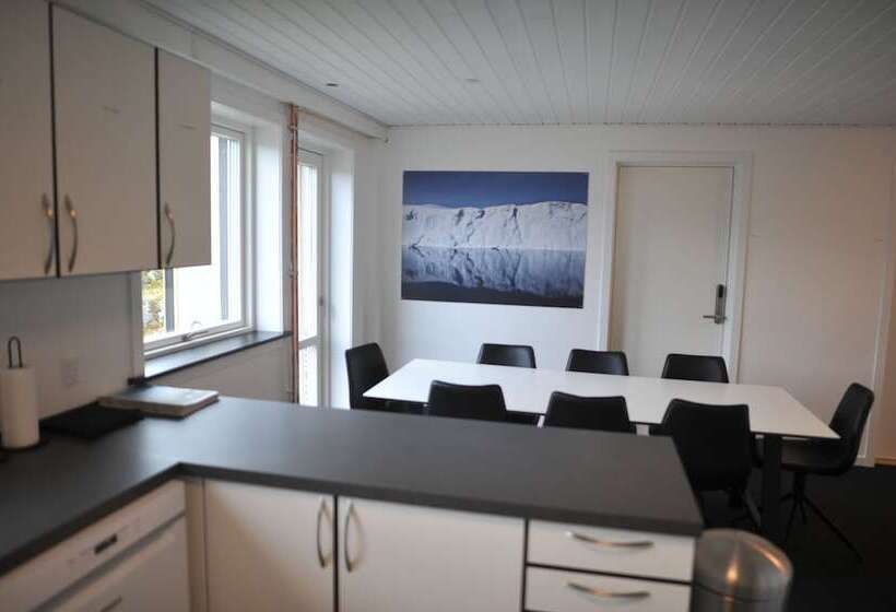 اتاق استاندارد با سرویس بهداشتی مشترک, Nuuk City Hostel