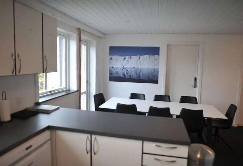 اتاق استاندارد با سرویس بهداشتی مشترک, Nuuk City Hostel