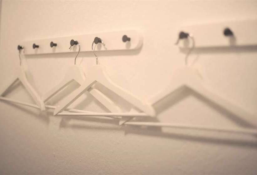 اتاق خانوادگی با سرویس بهداشتی مشترک, Nuuk City Hostel