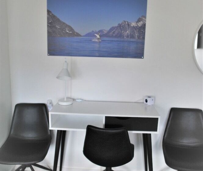 اتاق استاندارد با سرویس بهداشتی مشترک, Nuuk City Hostel