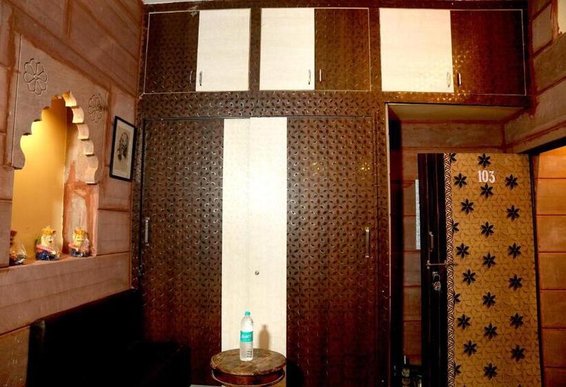 デラックスルーム, Mh Guest House