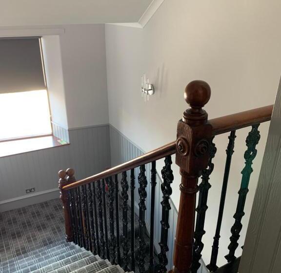 חדר סטנדרט, The Royal