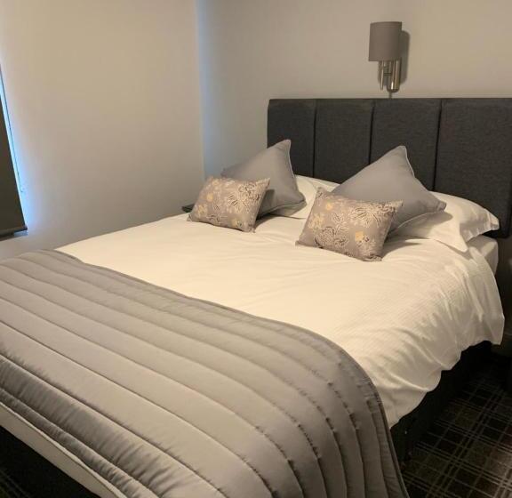 חדר סטנדרט, The Royal