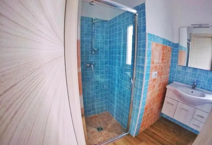 اتاق استاندارد, Aramoni B&b