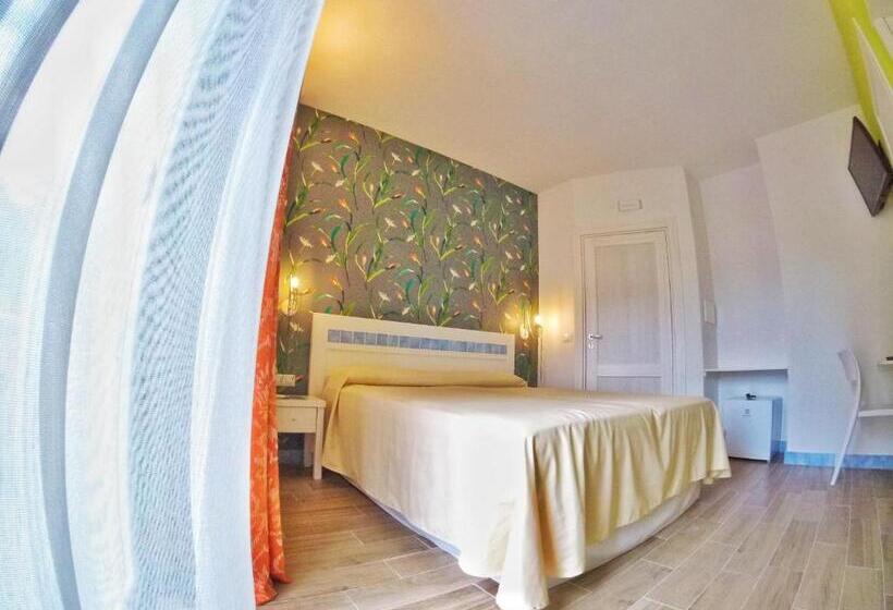 带阳台的豪华间, Aramoni B&b