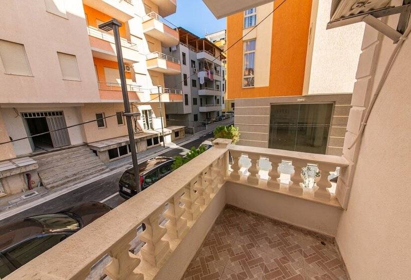 חדר סטנדרט לשלושה עם מרפסת, Fiore