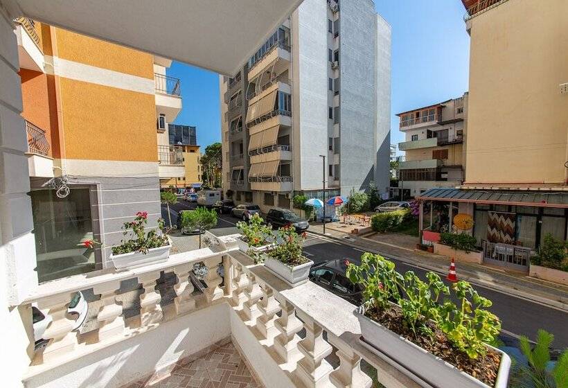 חדר משפחתי, Fiore