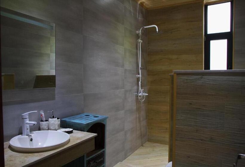 اتاق استاندارد سه نفره, Vache