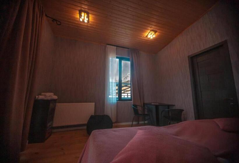 اتاق استاندارد با چشم‌انداز باغ, Vache