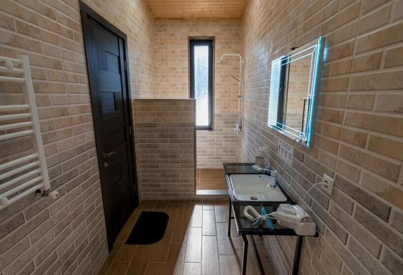 اتاق استاندارد با چشم‌انداز باغ, Vache