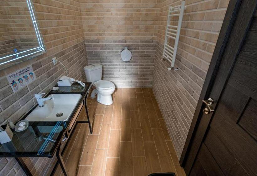 اتاق استاندارد با چشم‌انداز باغ, Vache