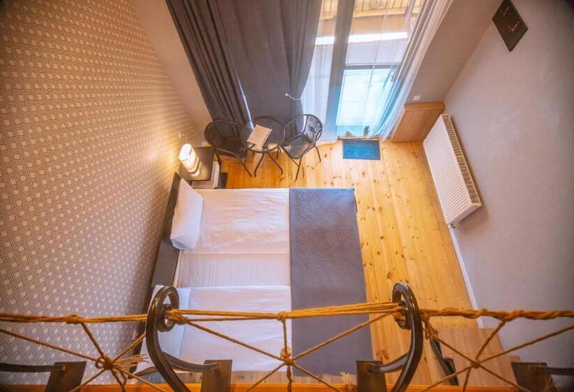 اتاق خانوادگی با چشم‌انداز باغ, Vache