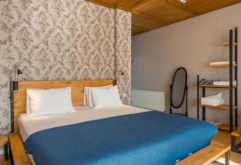 اتاق استاندارد سه نفره, Vache