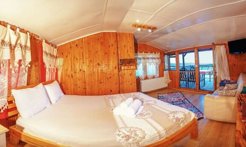 اتاق استاندارد با چشم‌انداز دریاچه, Konak Pansiyon