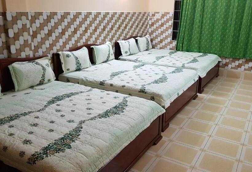 اتاق استاندارد چهارنفره با بالکن, Nhà Nghỉ Việt Nga
