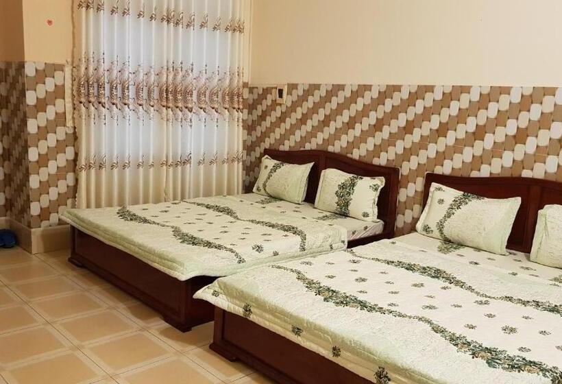 اتاق استاندارد چهارنفره با بالکن, Nhà Nghỉ Việt Nga
