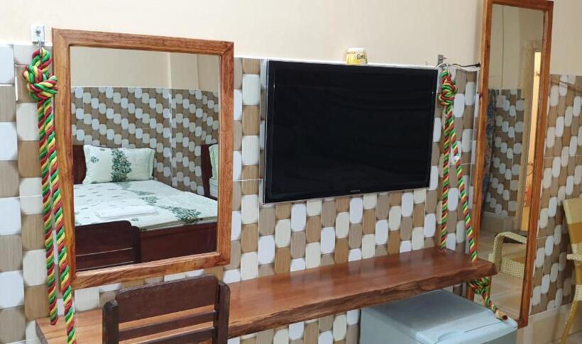 اتاق استاندارد چهارنفره با بالکن, Nhà Nghỉ Việt Nga