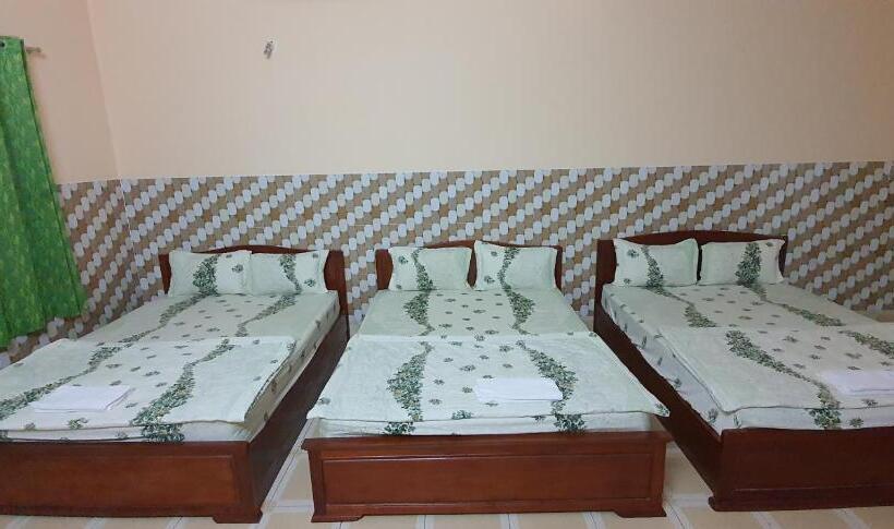 اتاق استاندارد چهارنفره با بالکن, Nhà Nghỉ Việt Nga