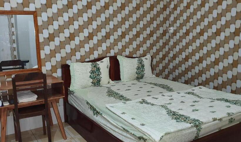 اتاق لوکس, Nhà Nghỉ Việt Nga