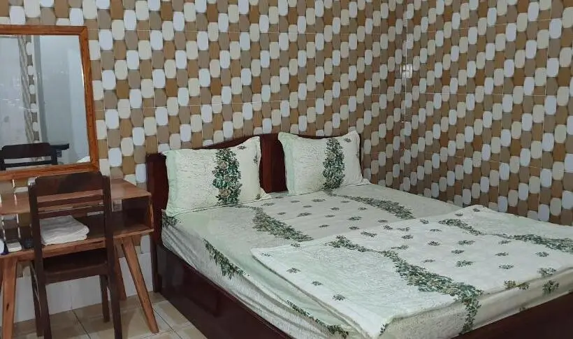 اتاق لوکس, Nhà Nghỉ Việt Nga
