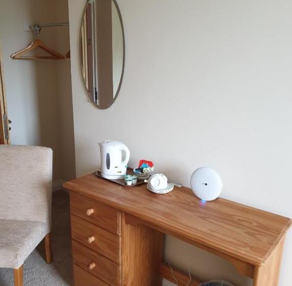 غرفة أساسية, The Old Red Lion