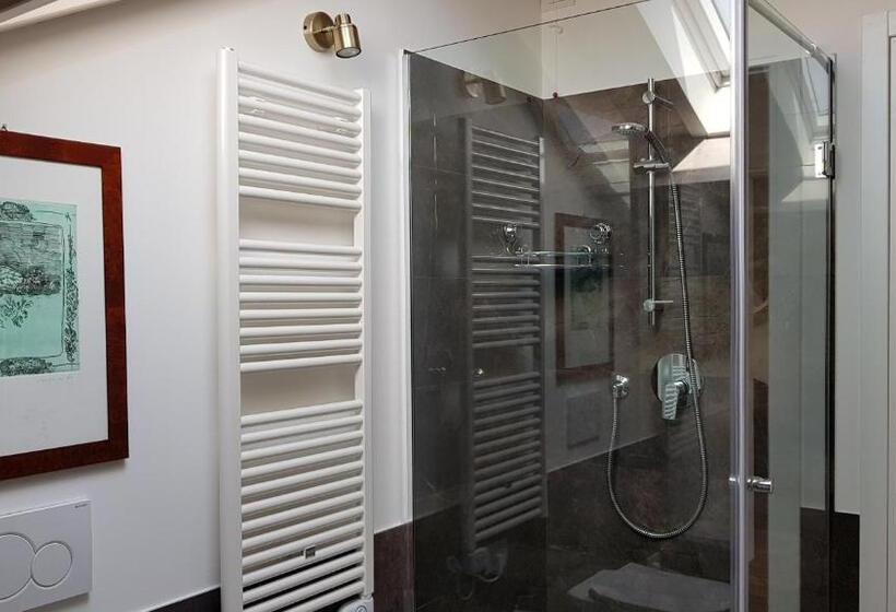 디럭스 스위트, De Piante Guest