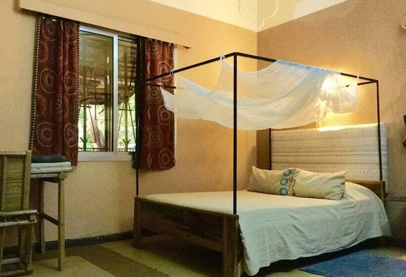 اتاق استاندارد با سرویس بهداشتی مشترک, Auberge Djamilla