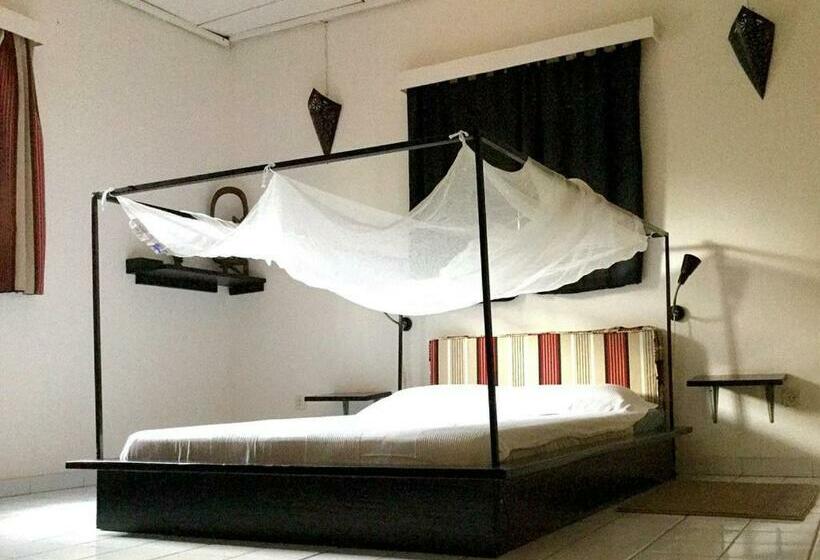 استودیوی استاندارد, Auberge Djamilla