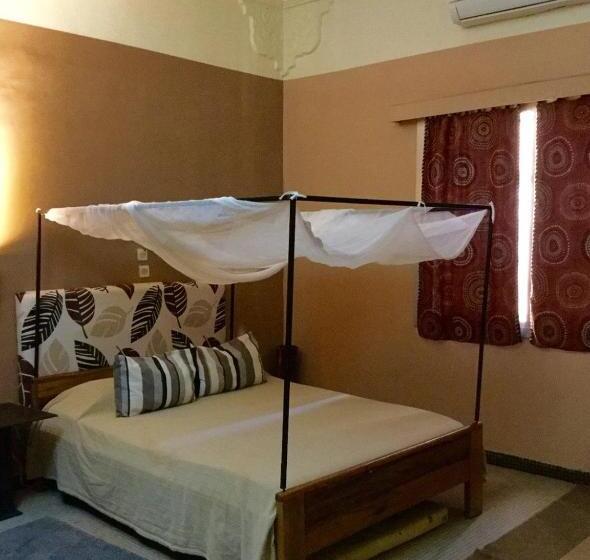 اتاق استاندارد با سرویس بهداشتی مشترک, Auberge Djamilla