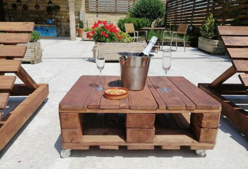 جناح مزود بتراس, Cal Roig Hotel Rural